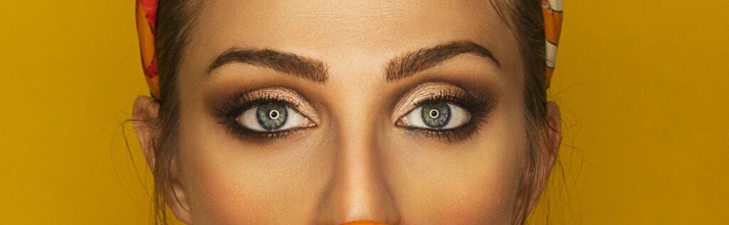 trucco occhi verdi con ombretto